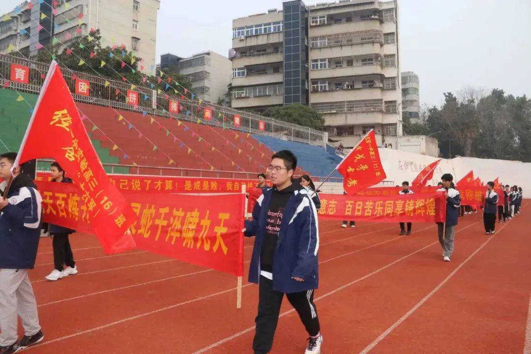 拼尽全力，球队取得辉煌胜利(球队取得好成绩怎么说)